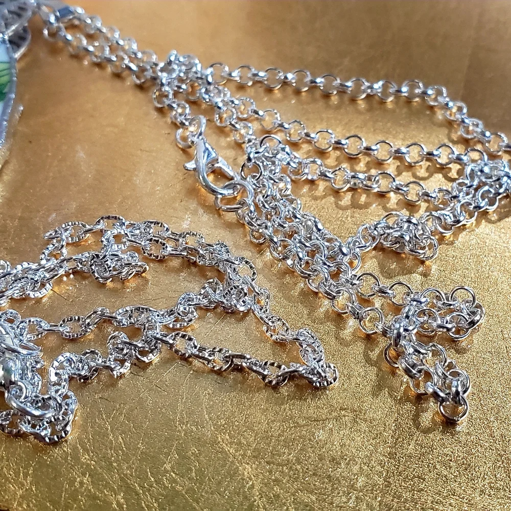 2 Necklaces - Picture 7 of 7